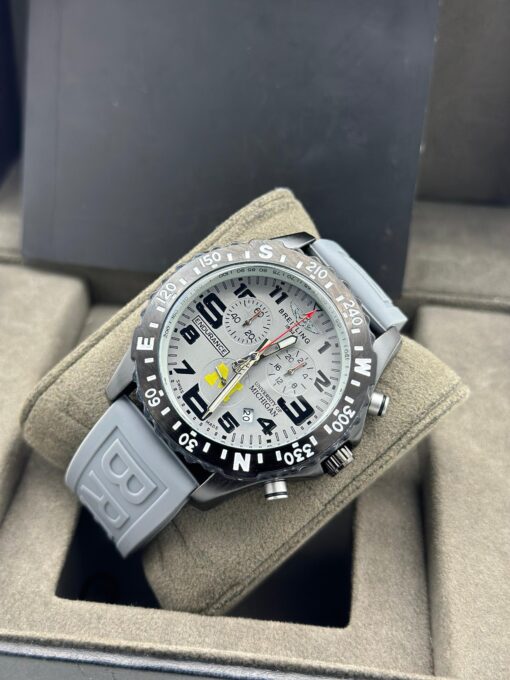 BREITLING RUBBER STRAP WRISTWATCH - Image 4