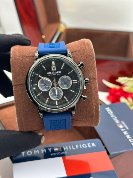 TOMMY HILFIGER RUBBER STRAP WRISTWATCH