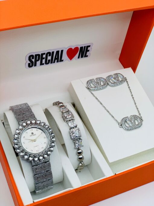 BEAUTIFUL & UNIQUE LADIES SET WRISTWATCH