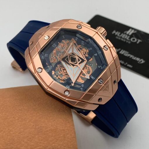 HUBLOT RUBBER STRAPPED WRISTWATCH