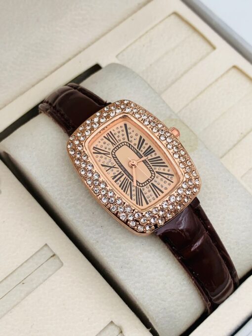 LADIES LEATHER STRAP WATCH - Image 2