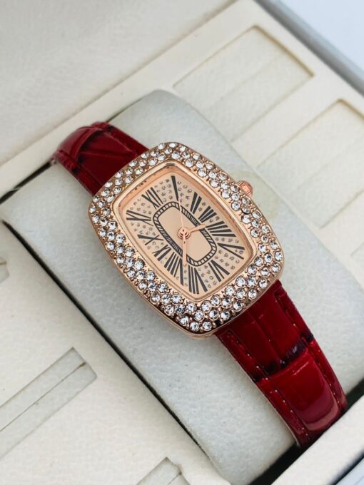 LADIES LEATHER STRAP WATCH - Image 5