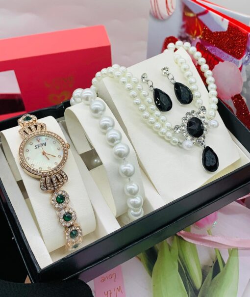 LADIES UNIQUE COMPLETE SET WRISTWATCH